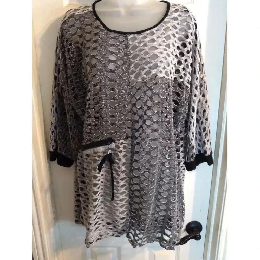 Ali Miles Top Gray Allover Cutout Holes Zipper Pocket On Front Sz M Artsy Lagenl